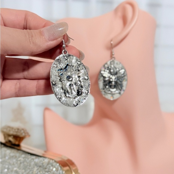 ⚜️ Silver Tribal Design Earrings - Picture 6 of 10